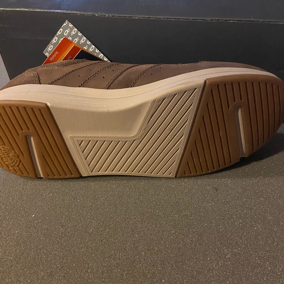 Denver Hayes Kingsways - Picture 2 of 4